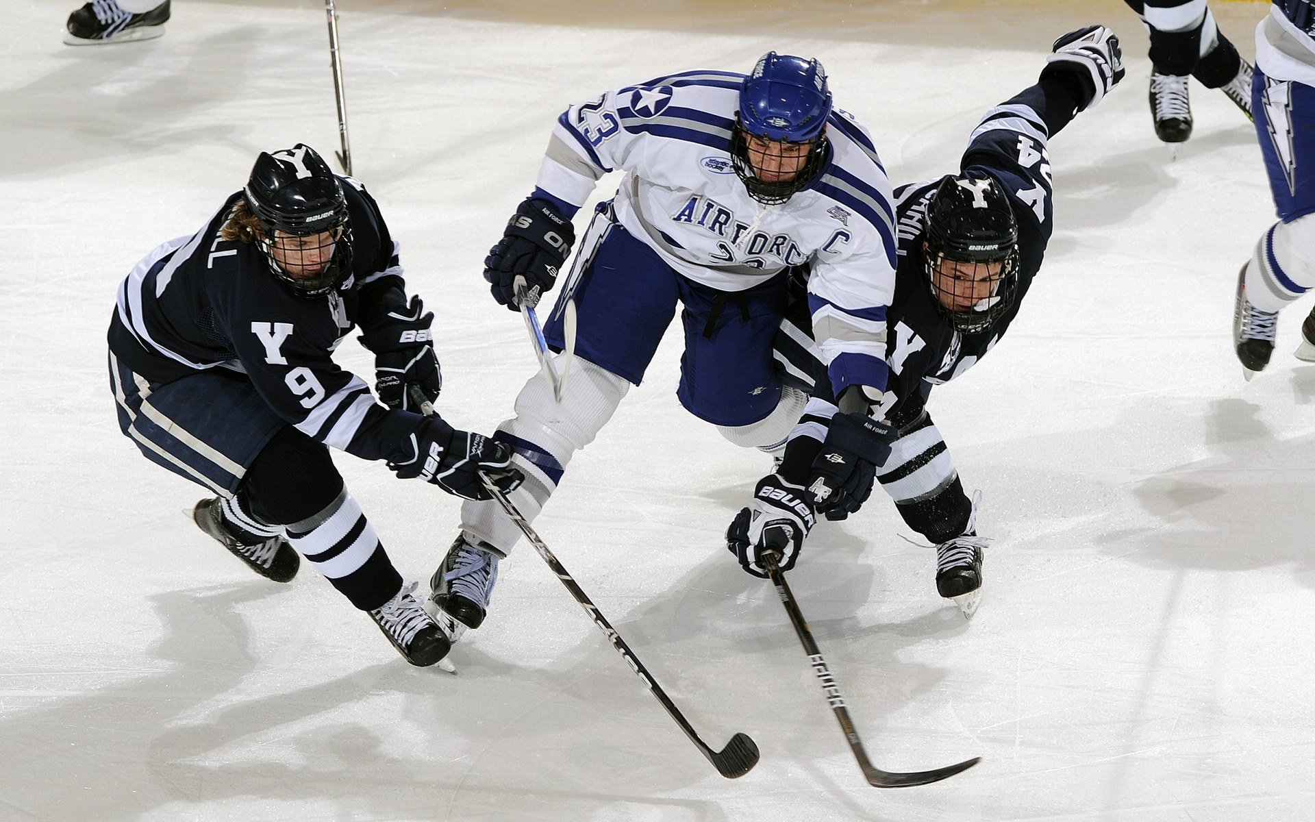 “2025世界运动会:简阳文体中心篮球赛事展现团队力量”